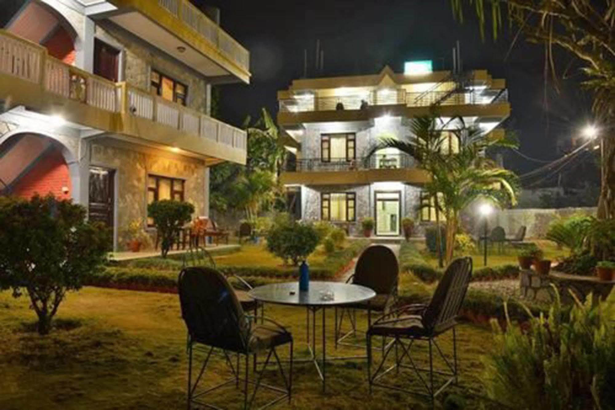 โฮเต็ล แมนดาลา Hotel โพคารา ภายนอก รูปภาพ